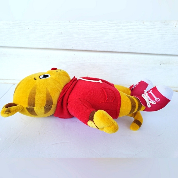 Daniel Tiger Neighborhood Talking Plush Toy!!! - Picture 5 of 8